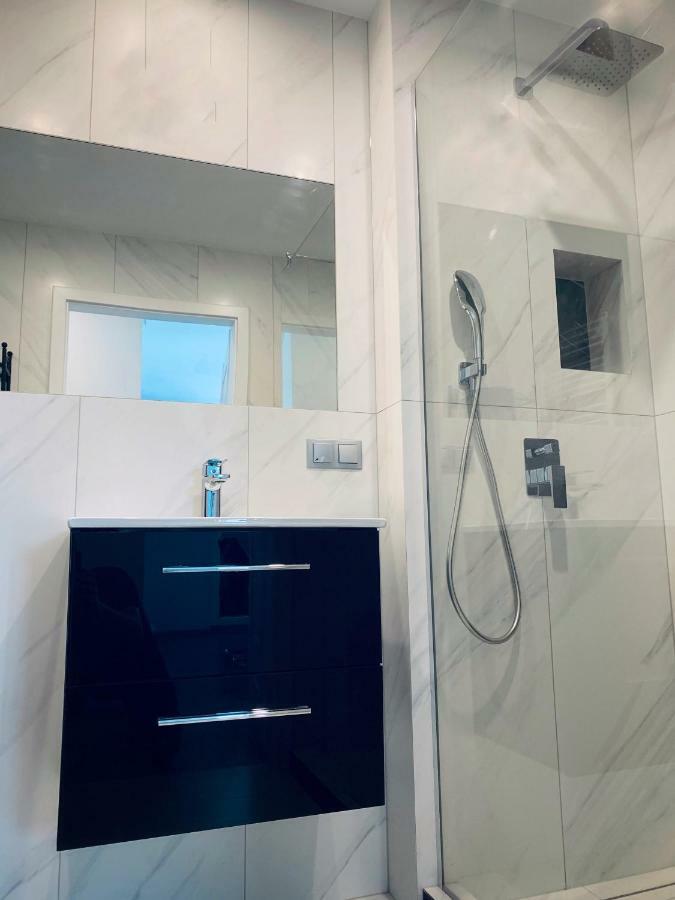 Apartament 102 G&W Appartamento Breslavia Esterno foto
