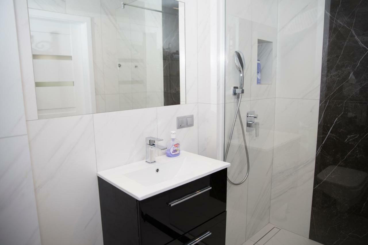 Apartament 102 G&W Appartamento Breslavia Esterno foto